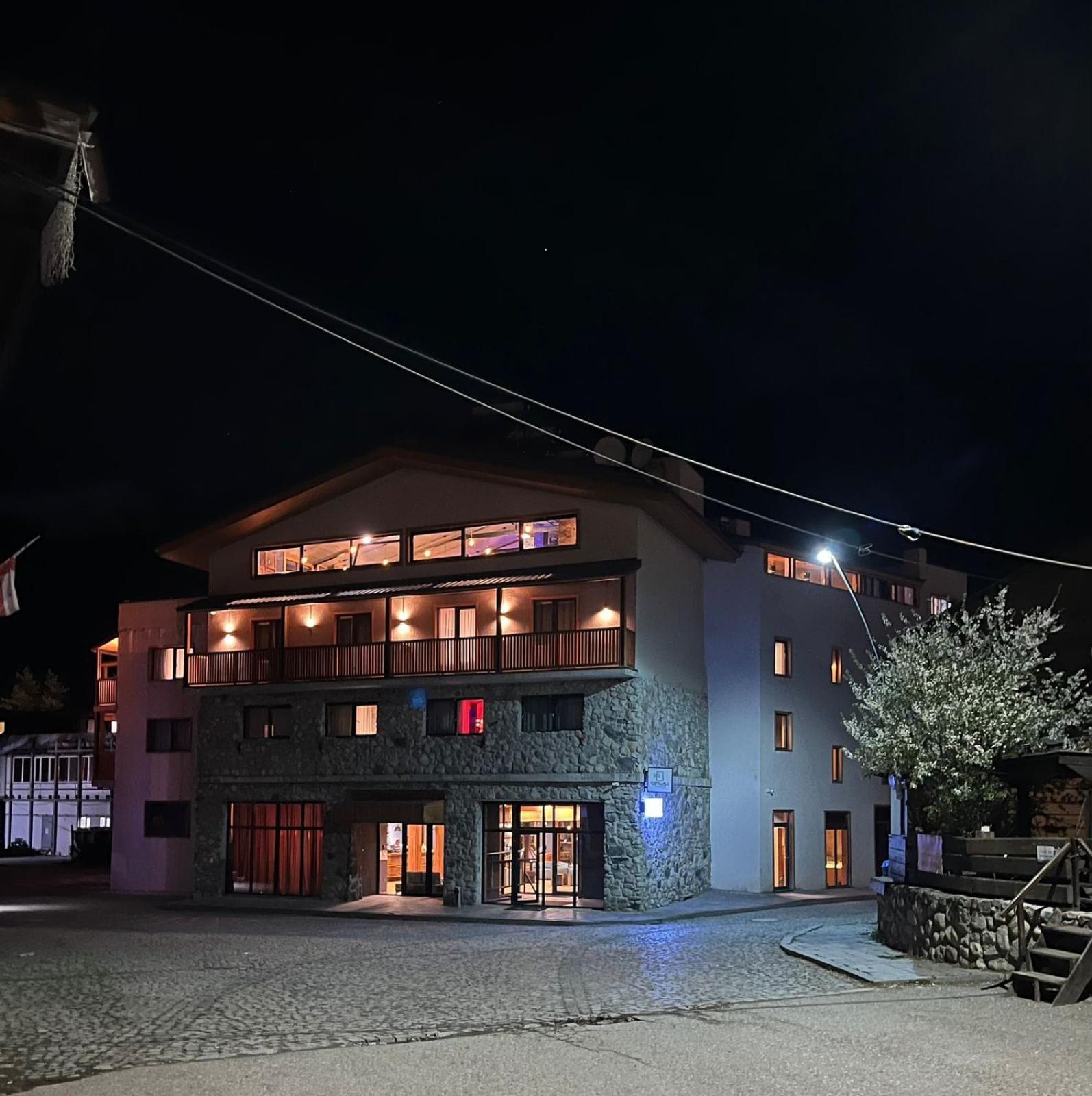 Hotel Posta Mestia Buitenkant foto